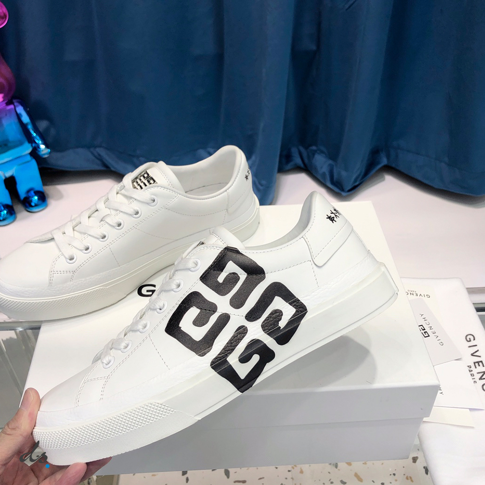 GIVENCHY Sneakers City sport in leather with tag effect 4G print White (4)
